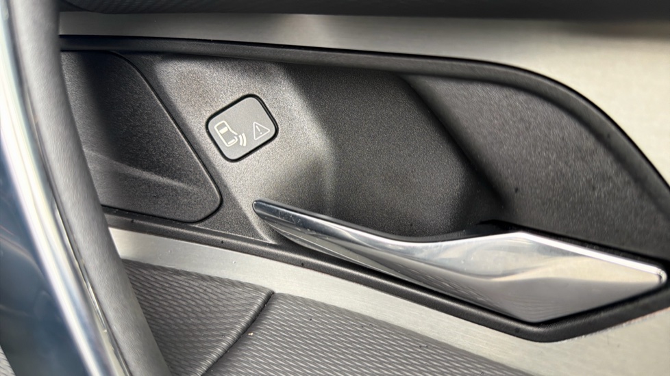 Land Rover Discovery Sport 1.5 P300e R-Dynamic SE 5dr Auto [5 Seat] Station Wagon - Image 32