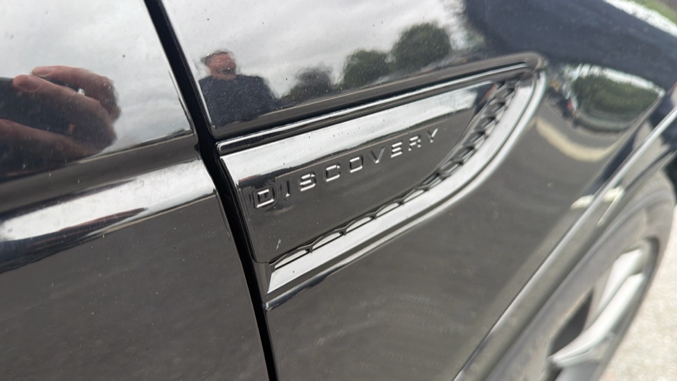 Land Rover Discovery Sport 1.5 P300e R-Dynamic SE 5dr Auto [5 Seat] Station Wagon - Image 35