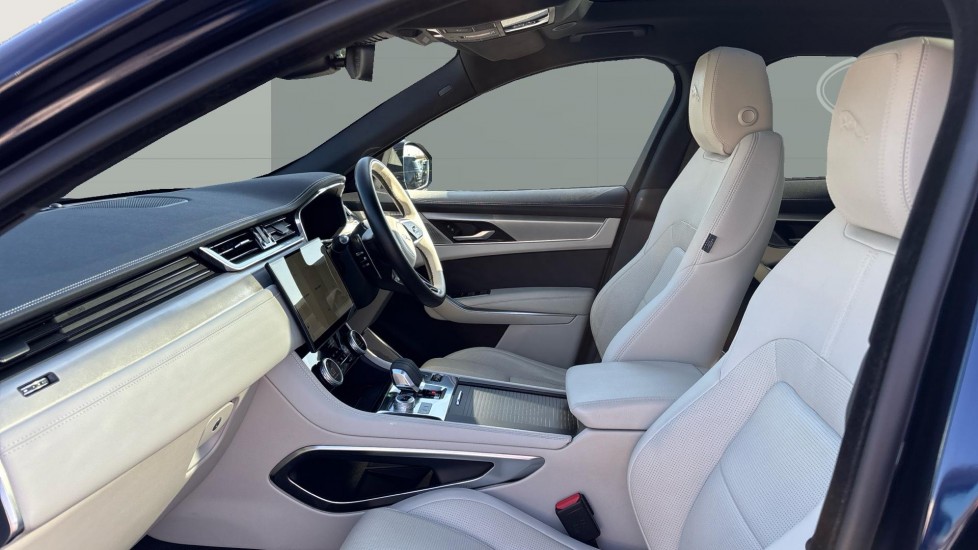 Jaguar F-Pace 2.0 D200 R-Dynamic SE Black 5dr Auto AWD Diesel Estate - Image 3