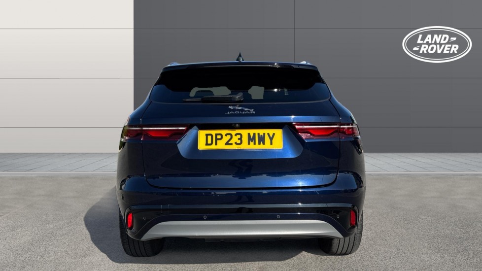 Jaguar F-Pace 2.0 D200 R-Dynamic SE Black 5dr Auto AWD Diesel Estate - Image 6