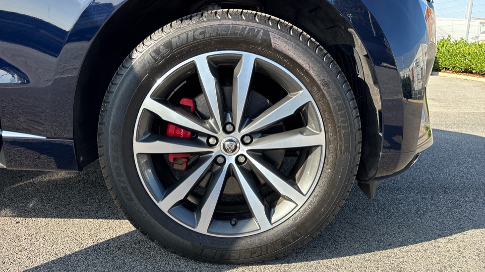 Jaguar F-Pace 2.0 D200 R-Dynamic SE Black 5dr Auto AWD Diesel Estate - Image 8