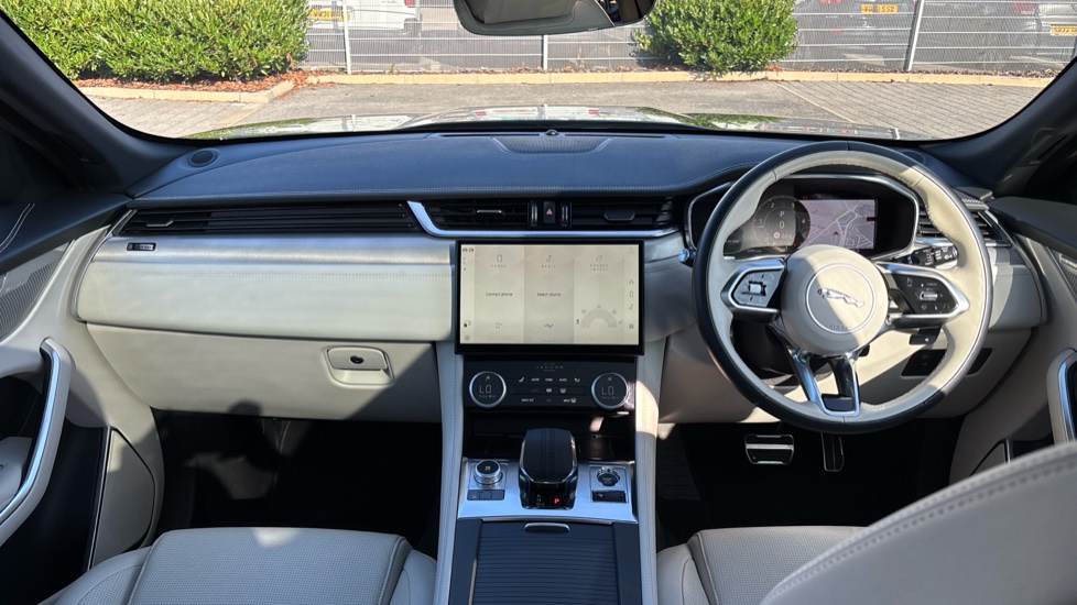 Jaguar F-Pace 2.0 D200 R-Dynamic SE Black 5dr Auto AWD Diesel Estate - Image 9