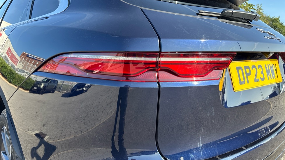Jaguar F-Pace 2.0 D200 R-Dynamic SE Black 5dr Auto AWD Diesel Estate - Image 19