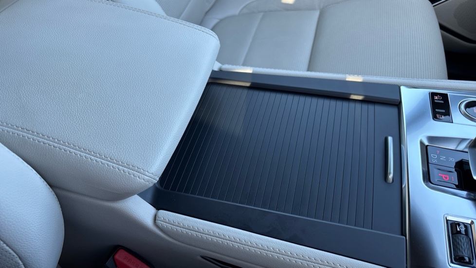 Jaguar F-Pace 2.0 D200 R-Dynamic SE Black 5dr Auto AWD Diesel Estate - Image 30