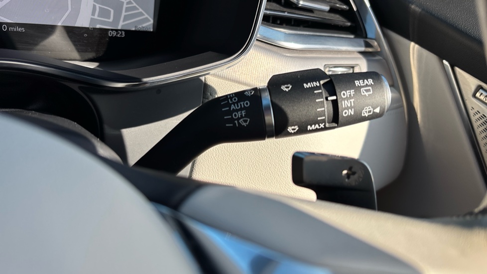 Jaguar F-Pace 2.0 D200 R-Dynamic SE Black 5dr Auto AWD Diesel Estate - Image 43