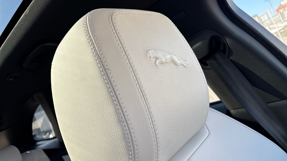 Jaguar F-Pace 2.0 D200 R-Dynamic SE Black 5dr Auto AWD Diesel Estate - Image 45