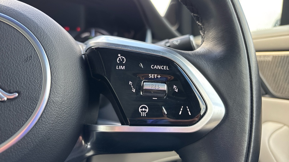 Jaguar I-Pace 294kW EV400 Black 90kWh 5dr Auto [11kW Charger] Electric Estate - Image 29