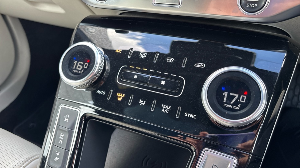 Jaguar I-Pace 294kW EV400 Black 90kWh 5dr Auto [11kW Charger] Electric Estate - Image 33