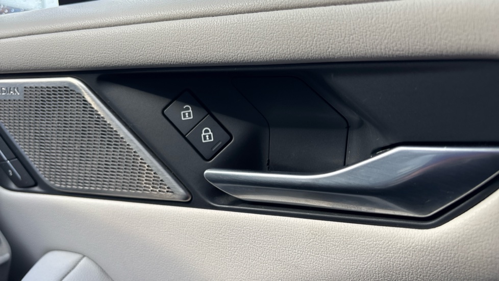 Jaguar I-Pace 294kW EV400 Black 90kWh 5dr Auto [11kW Charger] Electric Estate - Image 35