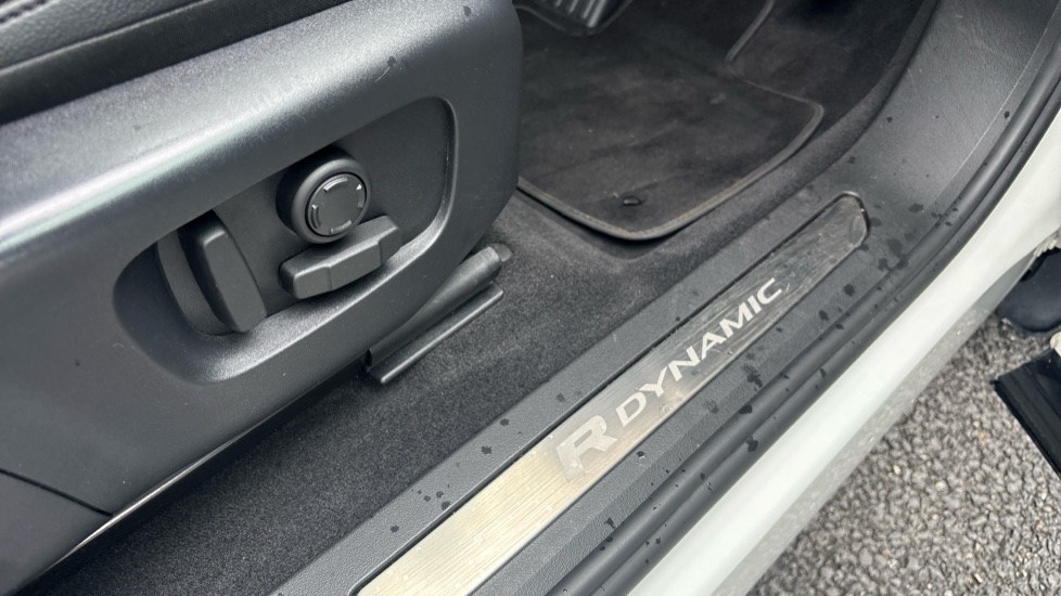 Land Rover Range Rover Evoque 1.5 P300e R-Dynamic S 5dr Auto Hatchback - Image 30