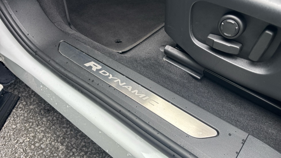 Land Rover Range Rover Evoque 1.5 P300e R-Dynamic S 5dr Auto Hatchback - Image 41