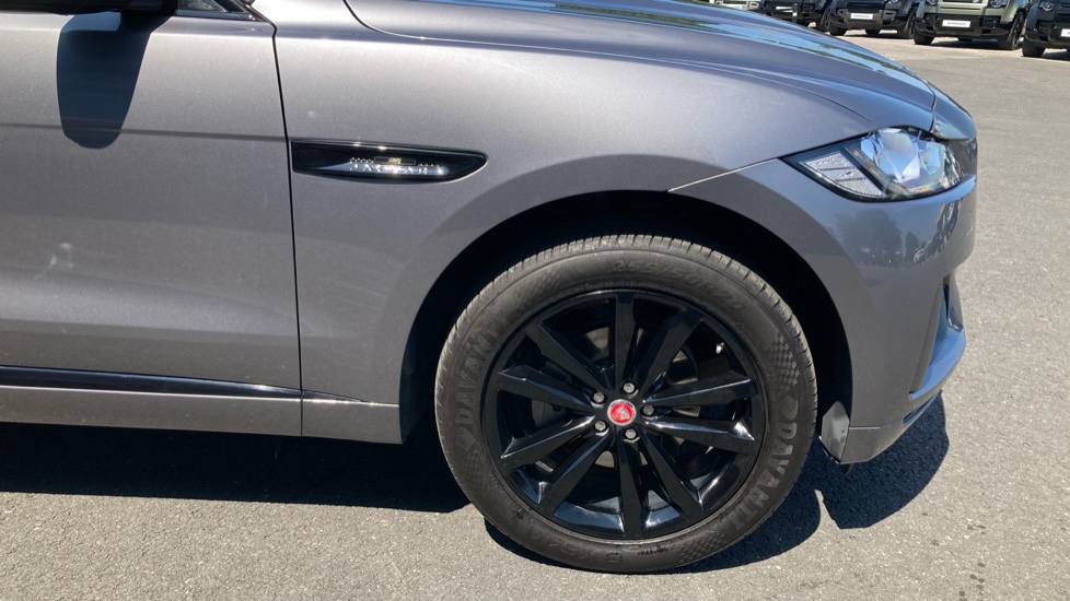Jaguar F-Pace 2.0d [240] Chequered Flag 5dr Auto AWD Diesel Estate - Image 8