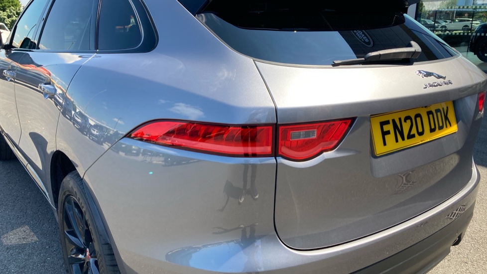 Jaguar F-Pace 2.0d [240] Chequered Flag 5dr Auto AWD Diesel Estate - Image 19