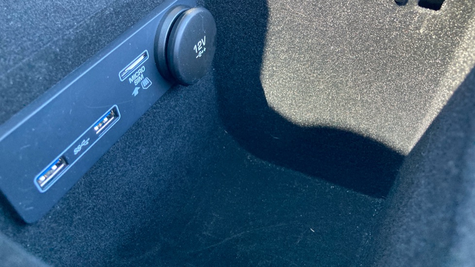Jaguar F-Pace 2.0d [240] Chequered Flag 5dr Auto AWD Diesel Estate - Image 27