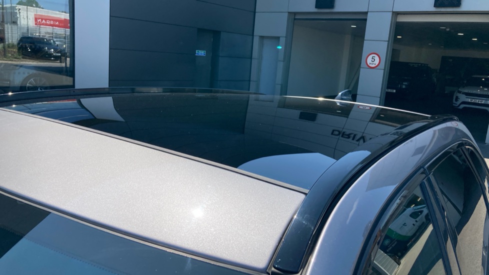 Jaguar F-Pace 2.0d [240] Chequered Flag 5dr Auto AWD Diesel Estate - Image 31