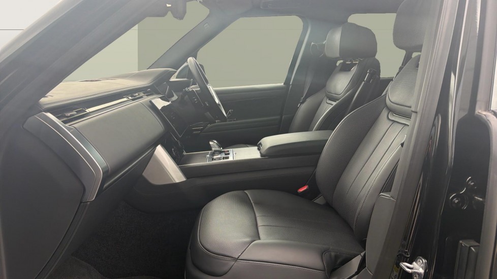 Land Rover Range Rover 4.4 P530 V8 SV 4dr Auto Petrol Estate - Image 3