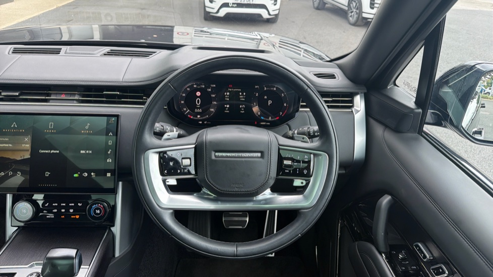Land Rover Range Rover 4.4 P530 V8 SV 4dr Auto Petrol Estate - Image 15
