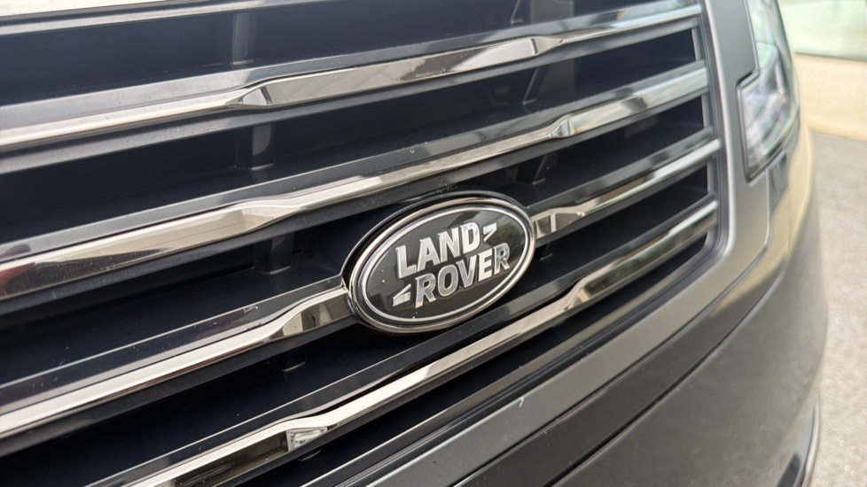 Land Rover Range Rover 4.4 P530 V8 SV 4dr Auto Petrol Estate - Image 24