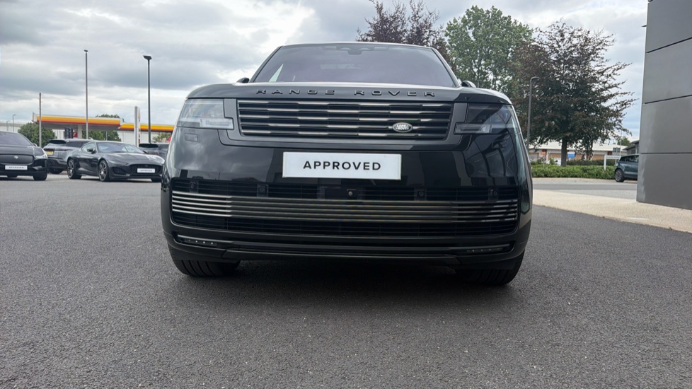 Land Rover Range Rover 4.4 P530 V8 SV 4dr Auto Petrol Estate - Image 30