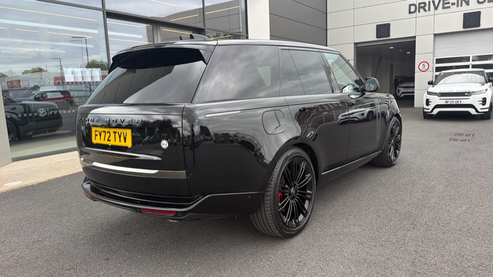 Land Rover Range Rover 4.4 P530 V8 SV 4dr Auto Petrol Estate - Image 34