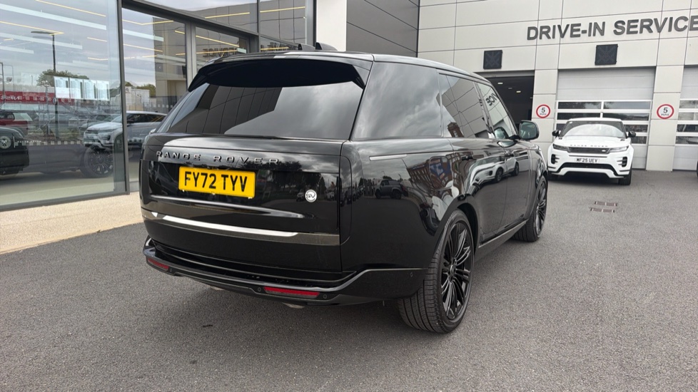 Land Rover Range Rover 4.4 P530 V8 SV 4dr Auto Petrol Estate - Image 35