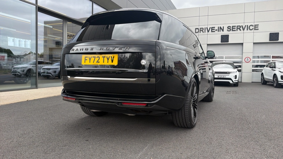 Land Rover Range Rover 4.4 P530 V8 SV 4dr Auto Petrol Estate - Image 36