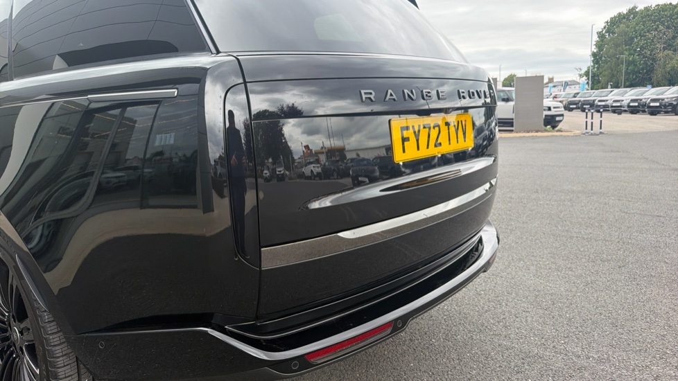 Land Rover Range Rover 4.4 P530 V8 SV 4dr Auto Petrol Estate - Image 41