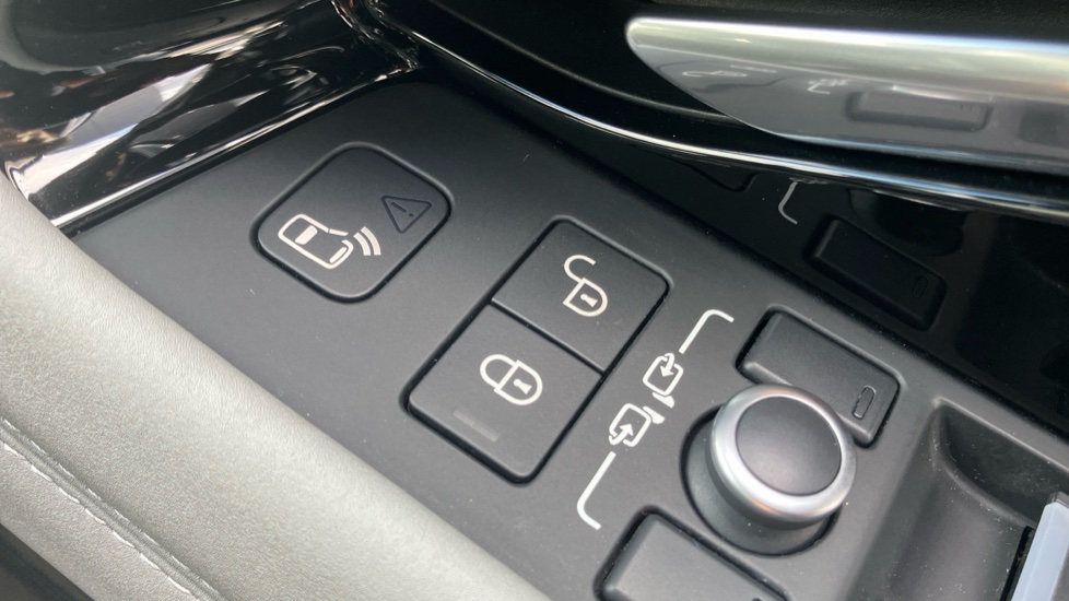 Land Rover Range Rover Evoque 2.0 P250 First Edition 5dr Auto Petrol Hatchback - Image 38
