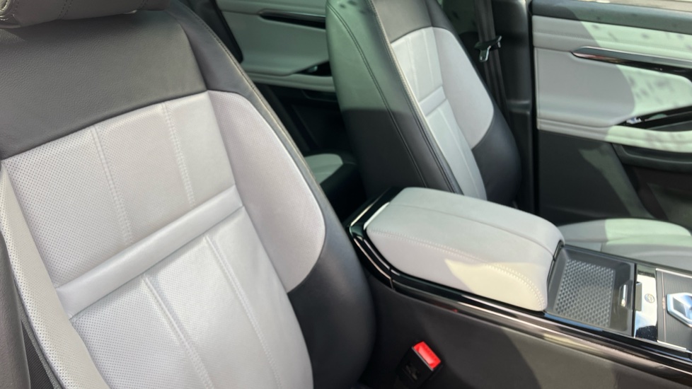 Land Rover Range Rover Evoque 2.0 P250 First Edition 5dr Auto Petrol Hatchback - Image 41