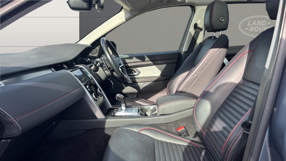 Land Rover Discovery Sport 1.5 P300e R-Dynamic SE 5dr Auto [5 Seat] Station Wagon - Image 3