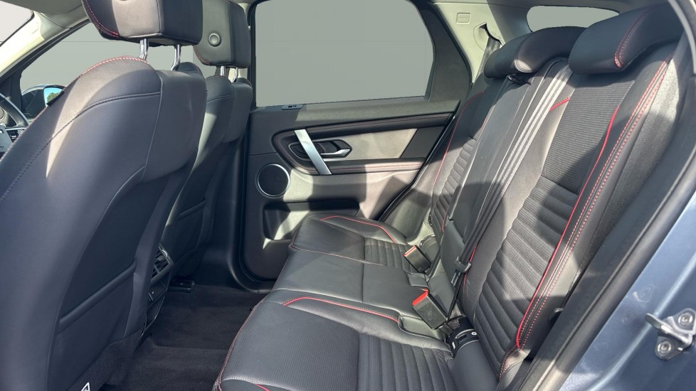 Land Rover Discovery Sport 1.5 P300e R-Dynamic SE 5dr Auto [5 Seat] Station Wagon - Image 4