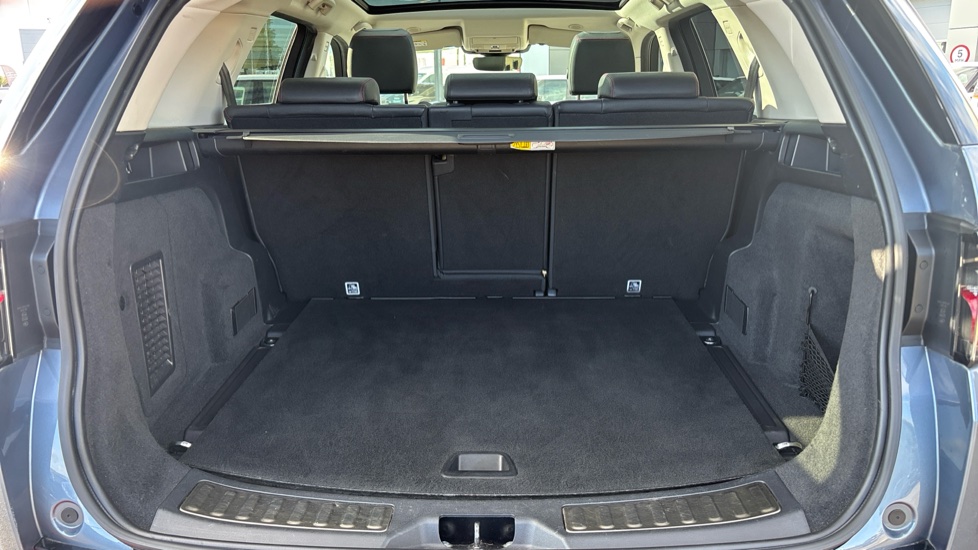 Land Rover Discovery Sport 1.5 P300e R-Dynamic SE 5dr Auto [5 Seat] Station Wagon - Image 10