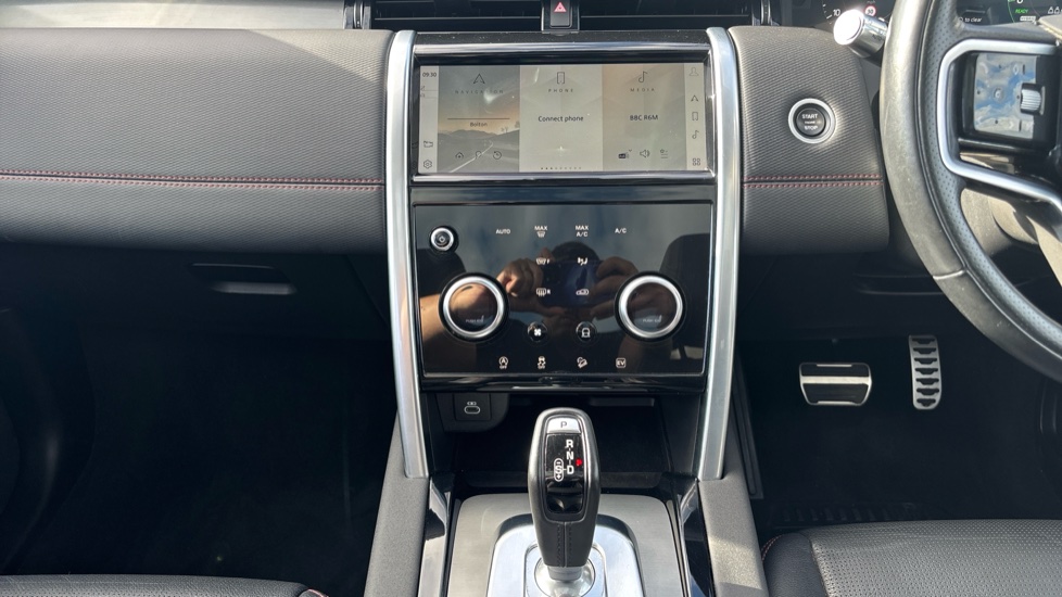 Land Rover Discovery Sport 1.5 P300e R-Dynamic SE 5dr Auto [5 Seat] Station Wagon - Image 14