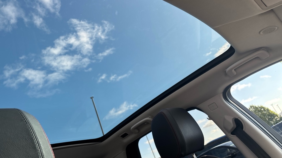 Land Rover Discovery Sport 1.5 P300e R-Dynamic SE 5dr Auto [5 Seat] Station Wagon - Image 21