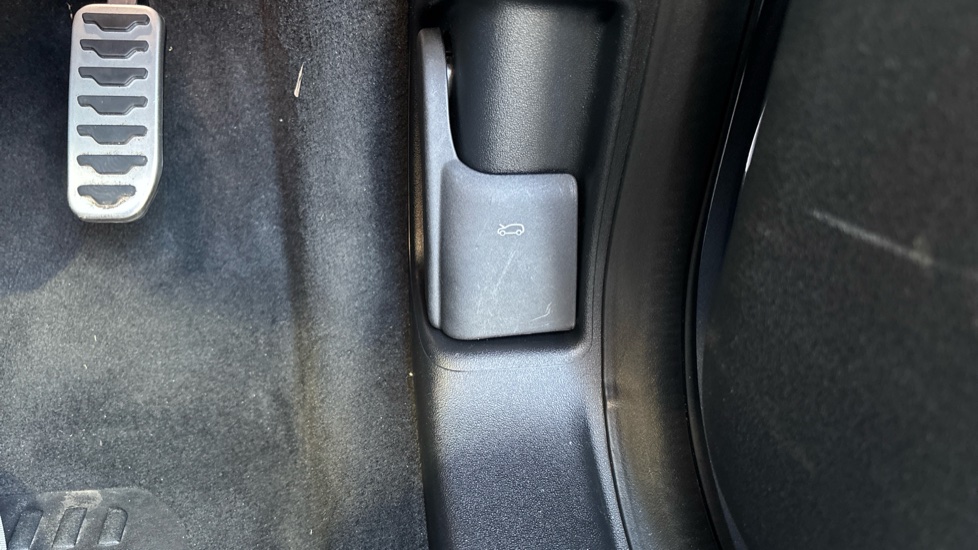 Land Rover Discovery Sport 1.5 P300e R-Dynamic SE 5dr Auto [5 Seat] Station Wagon - Image 36