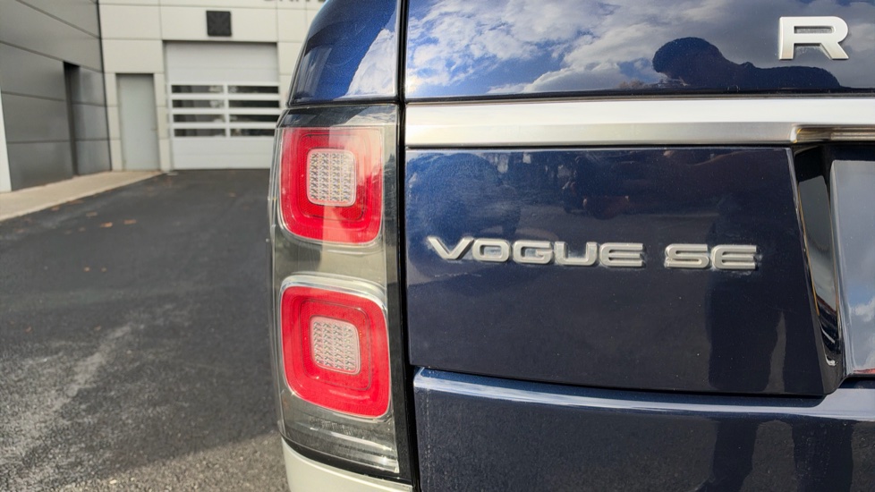 Land Rover Range Rover 3.0 SDV6 Vogue SE 4dr Auto Diesel Estate - Image 19
