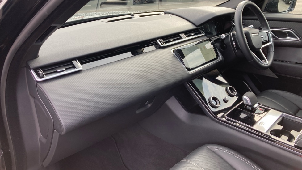 Land Rover Range Rover Velar 2.0 D200 Edition 5dr Auto Diesel Estate - Image 26