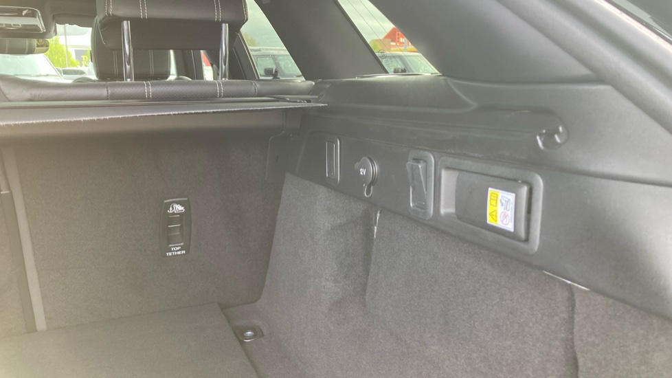 Land Rover Range Rover Velar 2.0 D200 Edition 5dr Auto Diesel Estate - Image 28