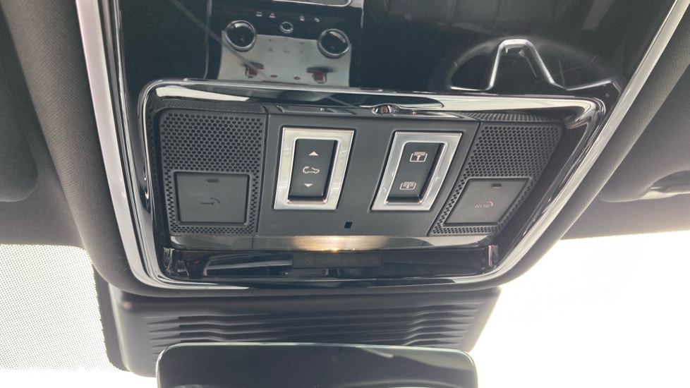 Land Rover Range Rover Velar 2.0 D200 Edition 5dr Auto Diesel Estate - Image 40