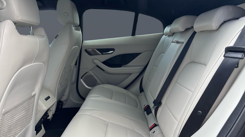 Jaguar I-Pace 294kW EV400 HSE Black 90kWh 5dr Auto 11kW Charger Electric Estate - Image 4