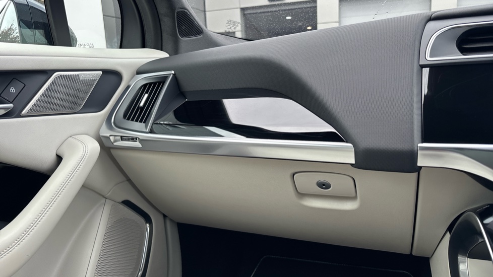 Jaguar I-Pace 294kW EV400 HSE Black 90kWh 5dr Auto 11kW Charger Electric Estate - Image 21