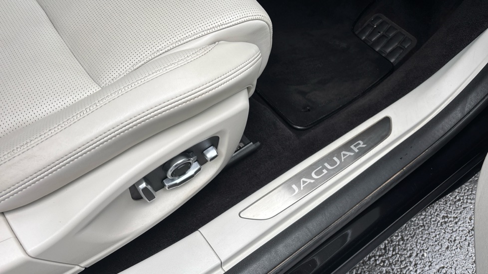 Jaguar I-Pace 294kW EV400 HSE Black 90kWh 5dr Auto 11kW Charger Electric Estate - Image 29