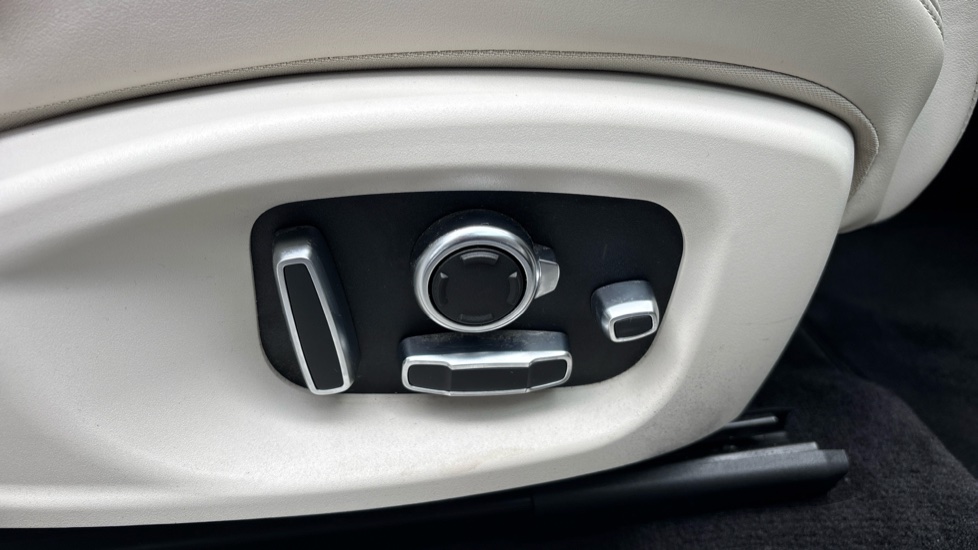 Jaguar I-Pace 294kW EV400 HSE Black 90kWh 5dr Auto 11kW Charger Electric Estate - Image 30