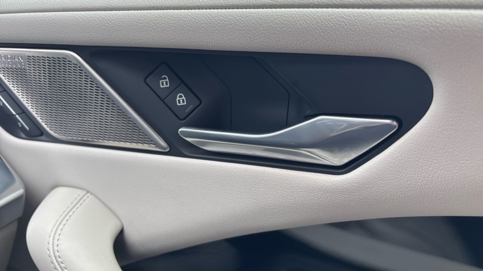 Jaguar I-Pace 294kW EV400 HSE Black 90kWh 5dr Auto 11kW Charger Electric Estate - Image 32