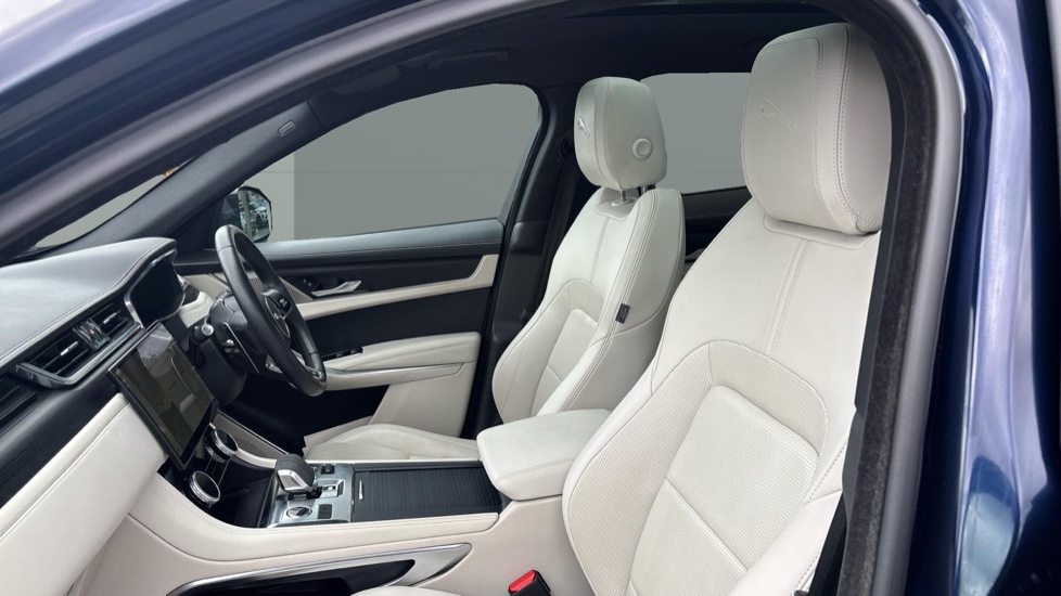 Jaguar F-Pace 2.0 D200 R-Dynamic Black 5dr Auto AWD Diesel Estate - Image 3