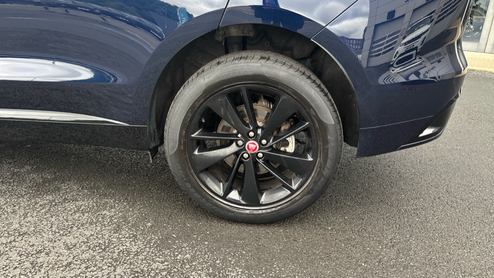 Jaguar F-Pace 2.0 D200 R-Dynamic Black 5dr Auto AWD Diesel Estate - Image 8