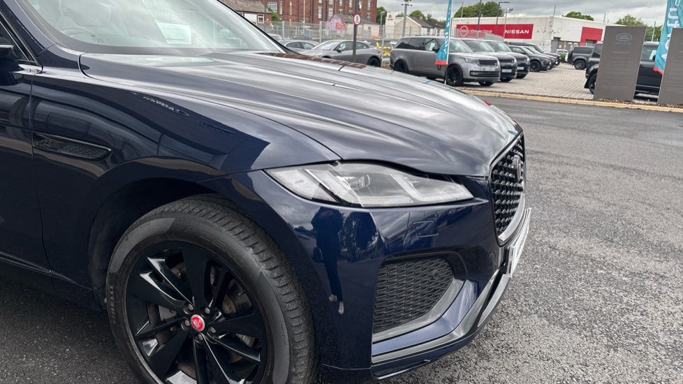 Jaguar F-Pace 2.0 D200 R-Dynamic Black 5dr Auto AWD Diesel Estate - Image 17