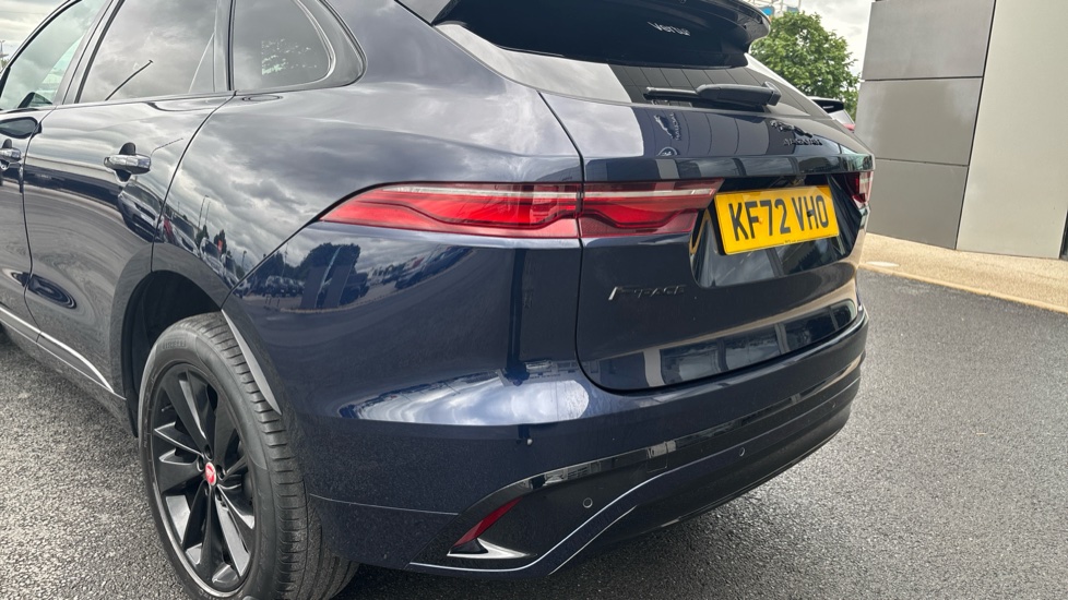Jaguar F-Pace 2.0 D200 R-Dynamic Black 5dr Auto AWD Diesel Estate - Image 19