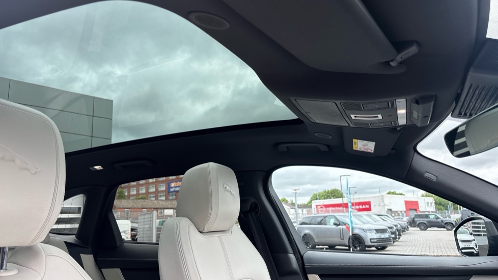 Jaguar F-Pace 2.0 D200 R-Dynamic Black 5dr Auto AWD Diesel Estate - Image 20