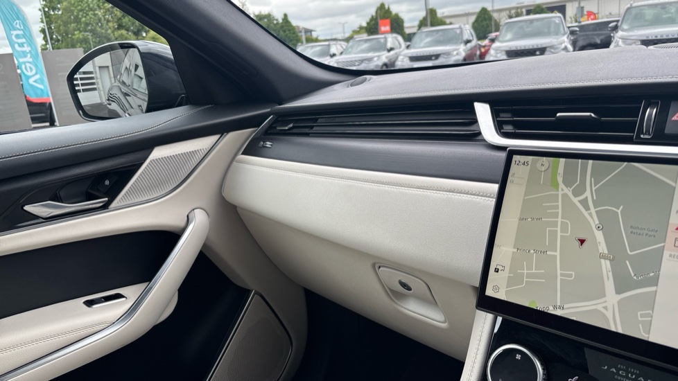 Jaguar F-Pace 2.0 D200 R-Dynamic Black 5dr Auto AWD Diesel Estate - Image 23